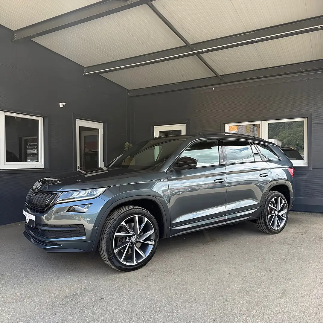 Skoda Kodiaq 2,0 TDI SCR 4x4 Sportline DSG Grau - 2