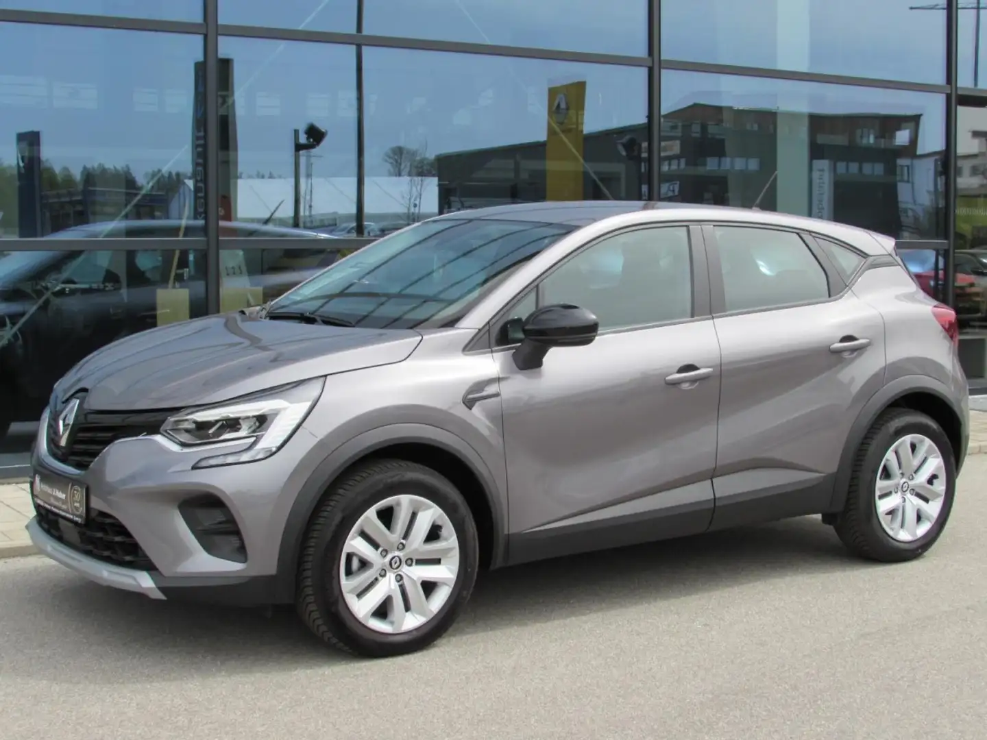 Renault Captur Evolution TCe 140 EDC Mild-Hybrid Klima Navi Grau - 2