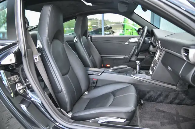 Porsche 911 view 13