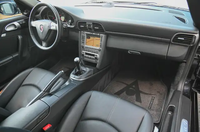 Porsche 911 view 11