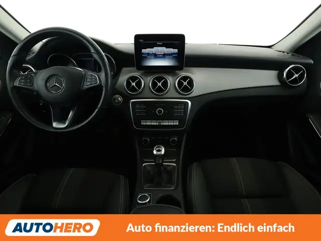 Mercedes-Benz Gla view 12