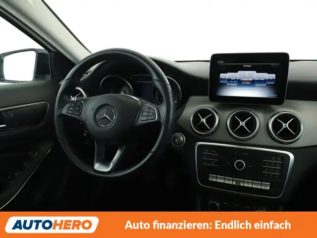 Mercedes-Benz Gla view 13