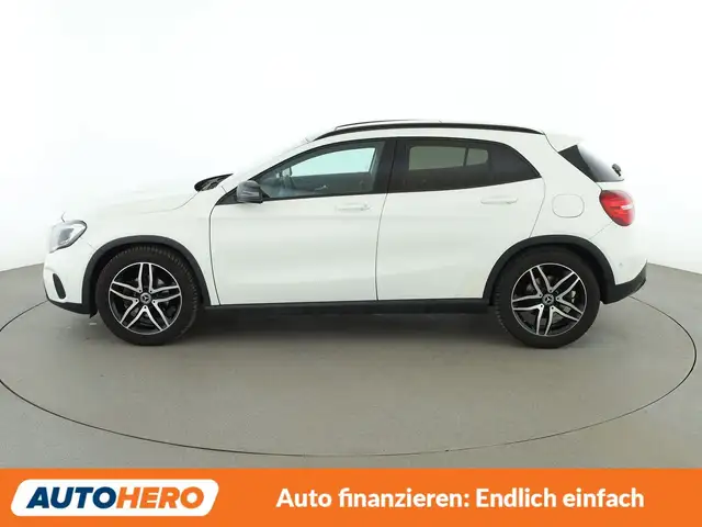 Mercedes-Benz Gla view 3