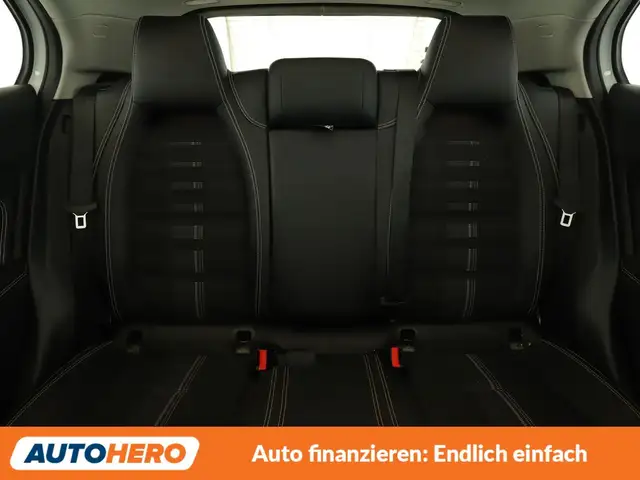Mercedes-Benz Gla view 16