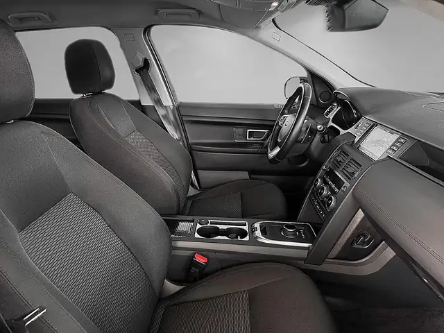 Land Rover Discovery Sport view 8
