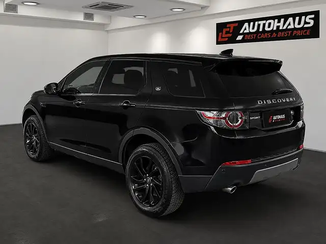 Land Rover Discovery Sport view 3