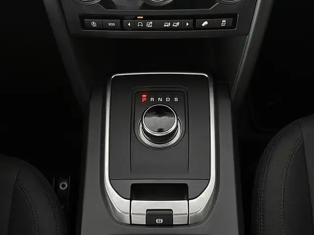 Land Rover Discovery Sport view 13