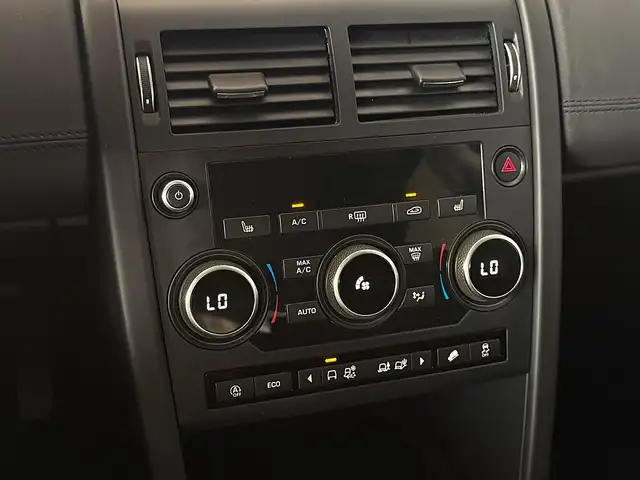 Land Rover Discovery Sport view 14