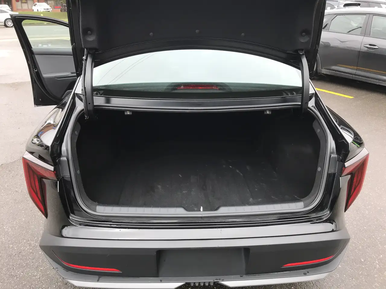 Kia K4 снимка Kia K4