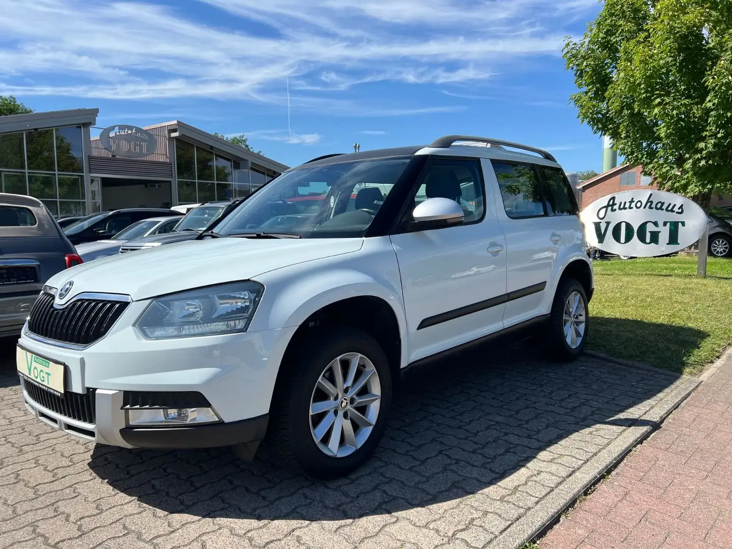 Skoda Yeti Ambition Outdoor 1.2 PANO/PDC/SHZ/TEMP Blanc - 1