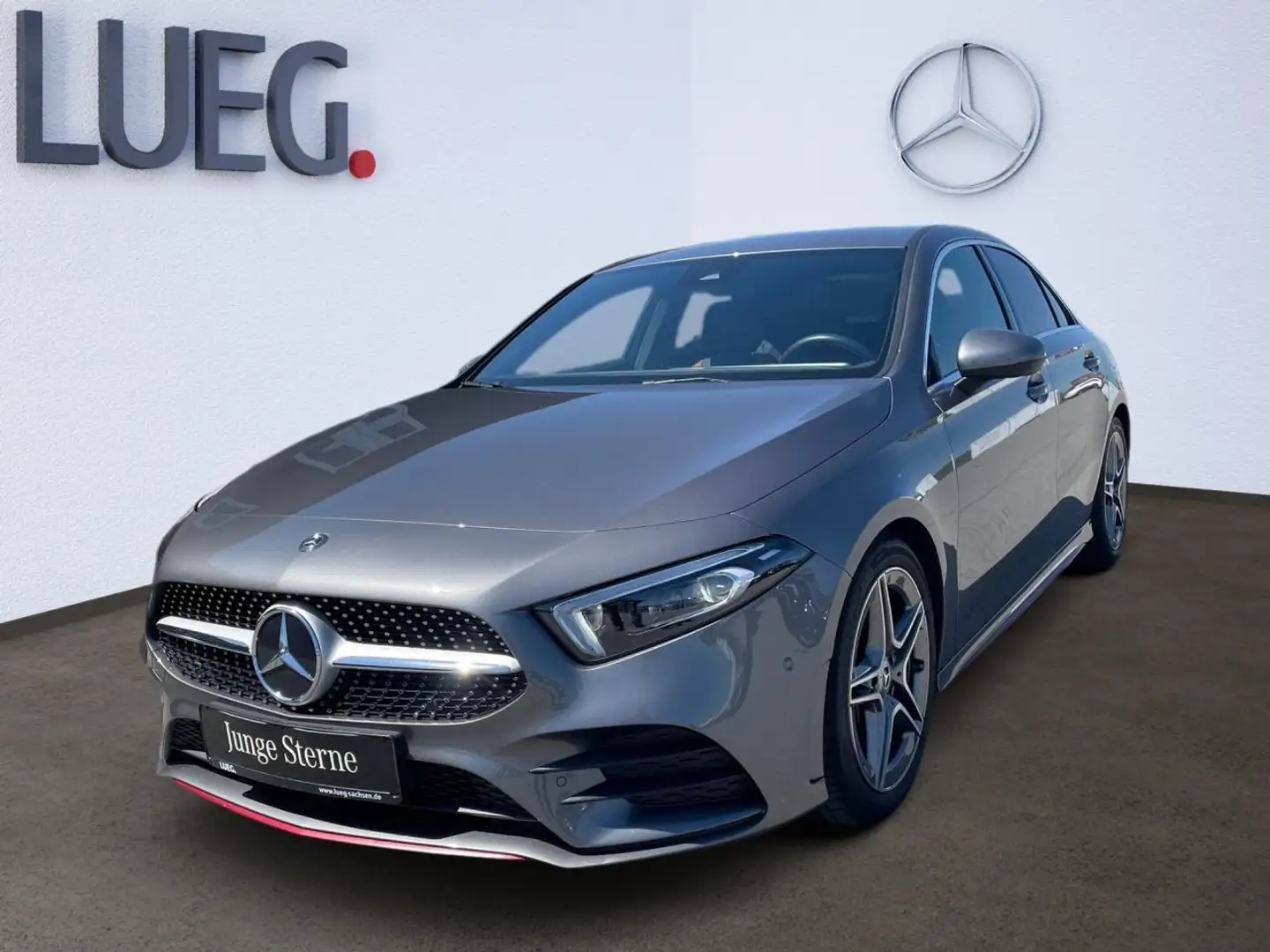 Mercedes-Benz A 250 AMG+NAVIPREMIUM+LED+SITZKLIMA+DAB+LEDER Šedá - 1