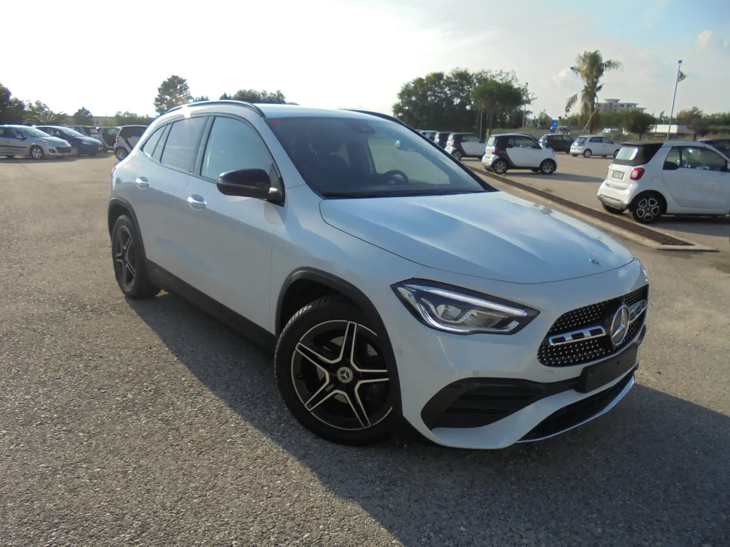 Mercedes-Benz 200 GLA 200 AMG LINE Bílá - 1