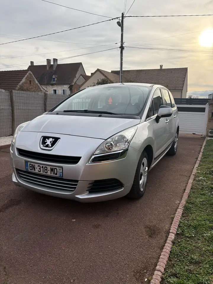 Peugeot 5008 1.6 HDi 112ch FAP BVM6 Confort Pack 7pl