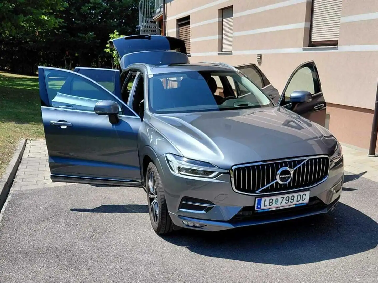 Volvo XC60 XC60 B4 Inscription AWD Geartronic Inscription Grau - 1
