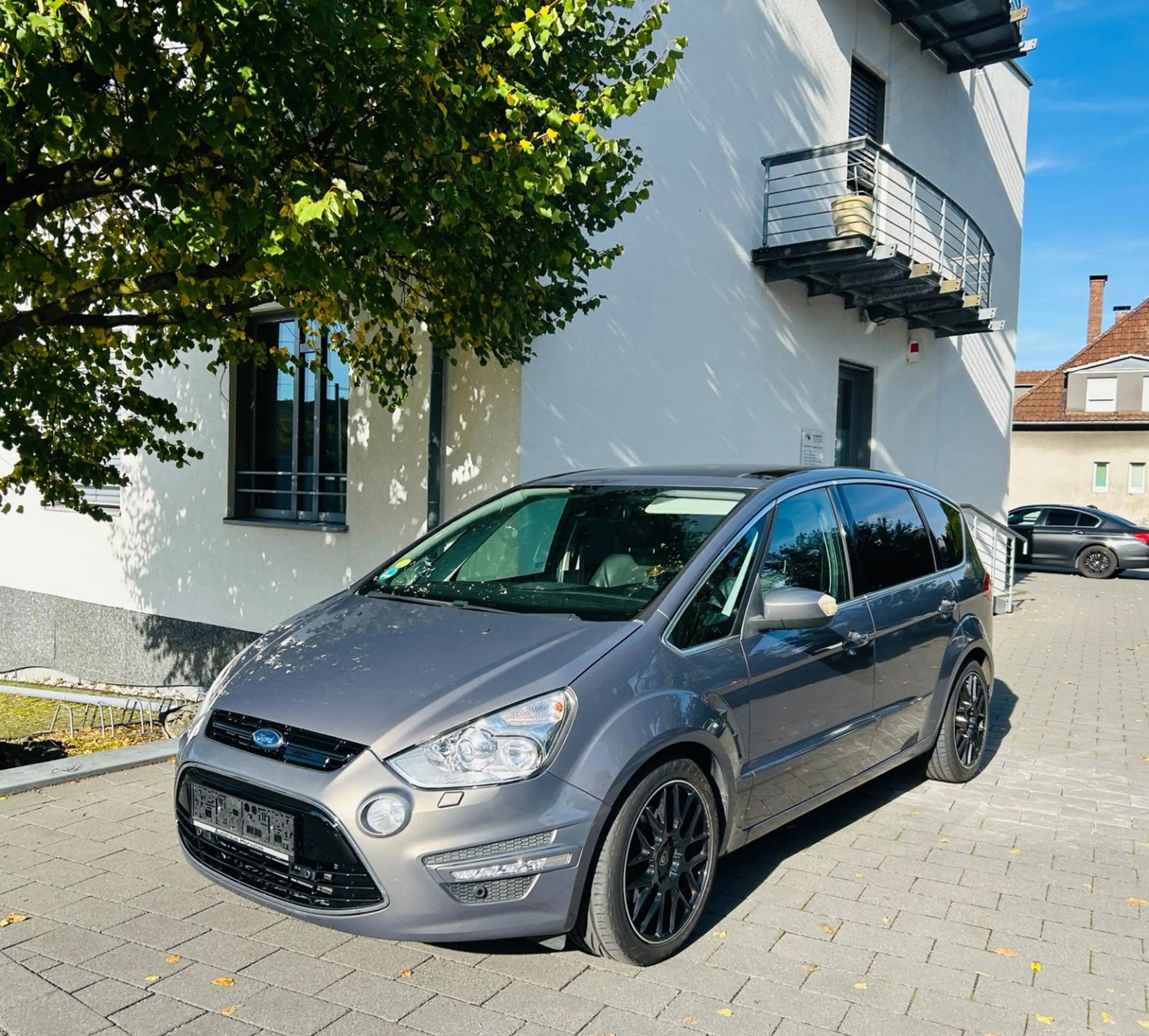 Ford S-Max Titanium *AHK, RFK, Totwnkl., Pano*