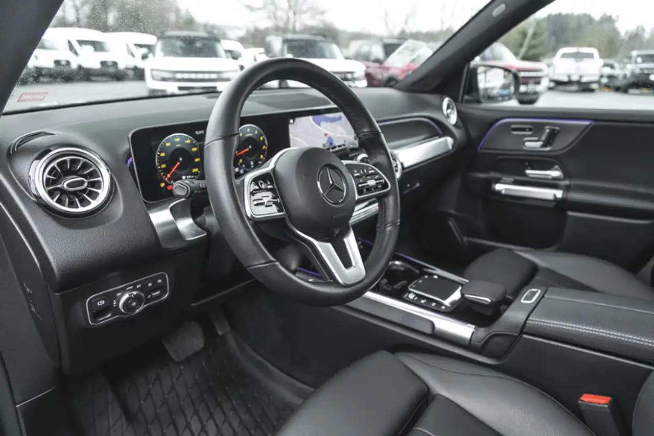 Mercedes-Benz GLB снимка Mercedes-Benz GLB