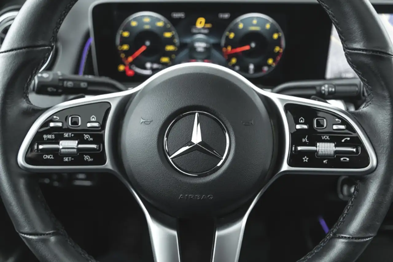 Mercedes-Benz GLB снимка Mercedes-Benz GLB