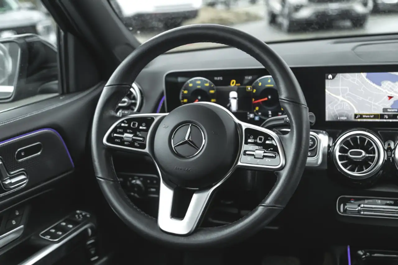 Mercedes-Benz GLB снимка Mercedes-Benz GLB