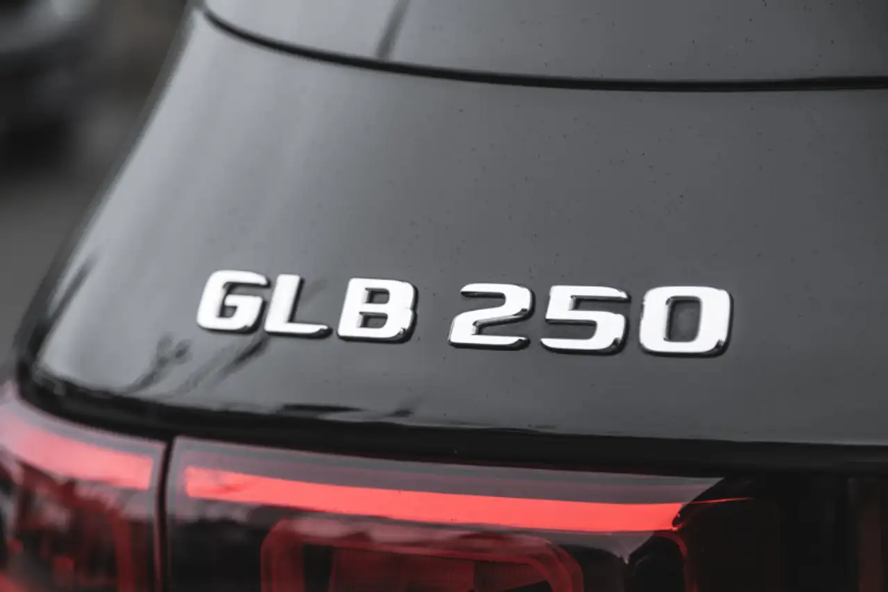 Mercedes-Benz GLB снимка Mercedes-Benz GLB