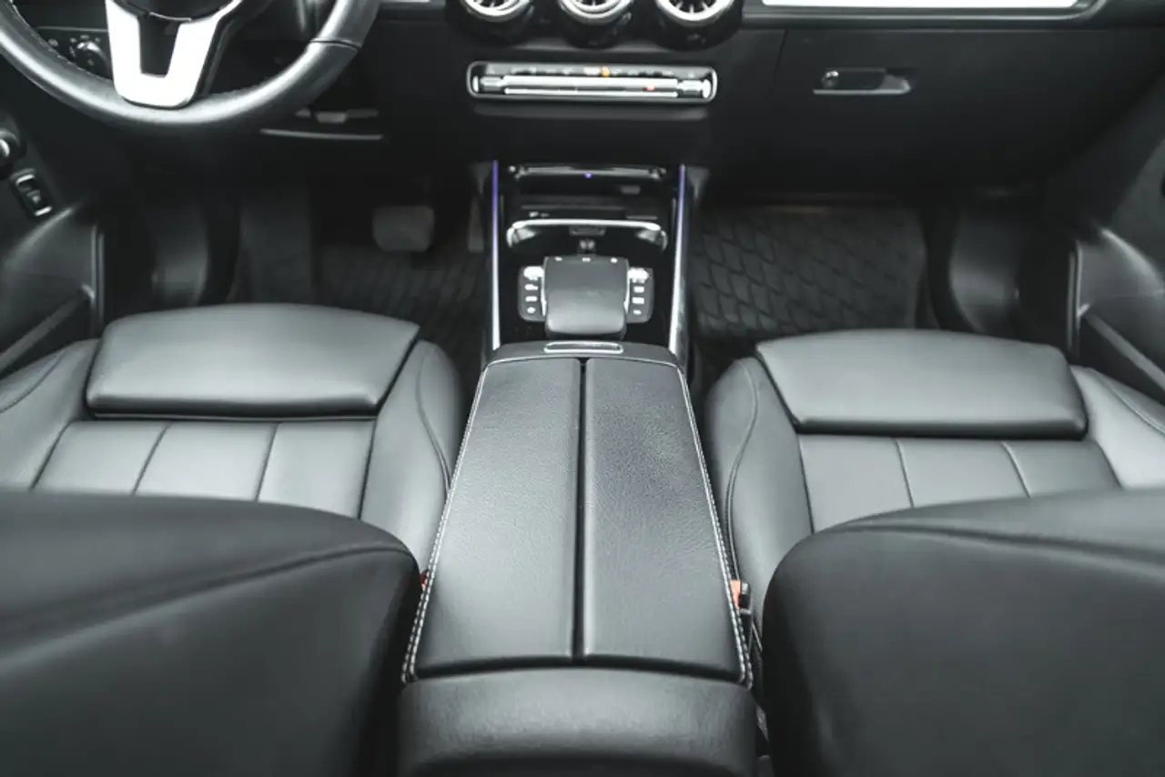 Mercedes-Benz GLB снимка Mercedes-Benz GLB