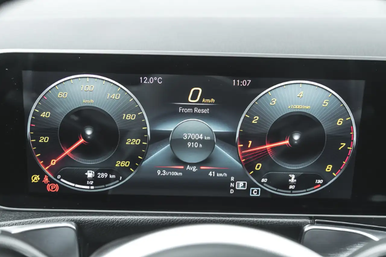 Mercedes-Benz GLB снимка Mercedes-Benz GLB