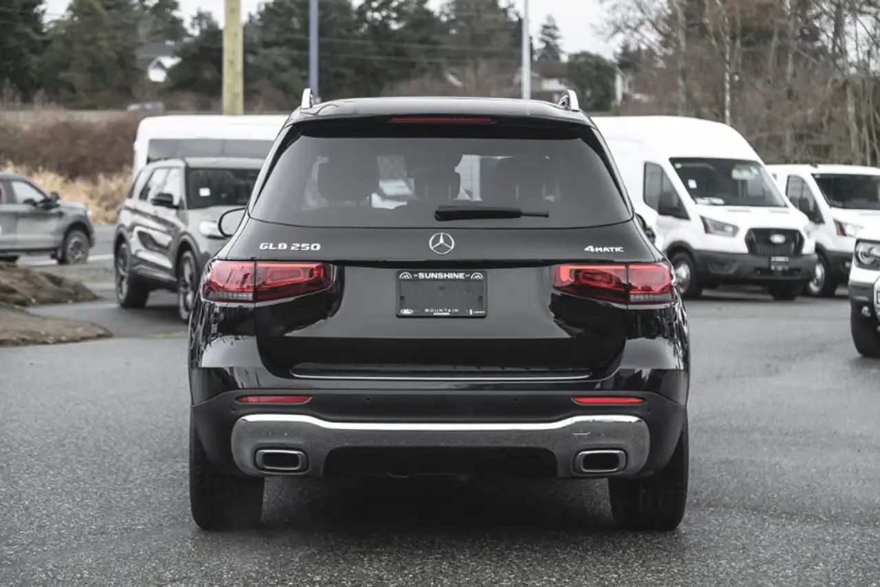 Mercedes-Benz GLB снимка Mercedes-Benz GLB