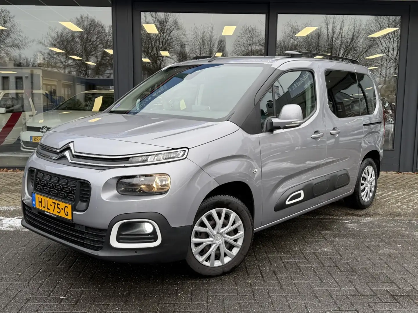 Citroen Berlingo 1.2 PureTech Shine 4x All seasons ''Topstaat'' Cli Grau - 2
