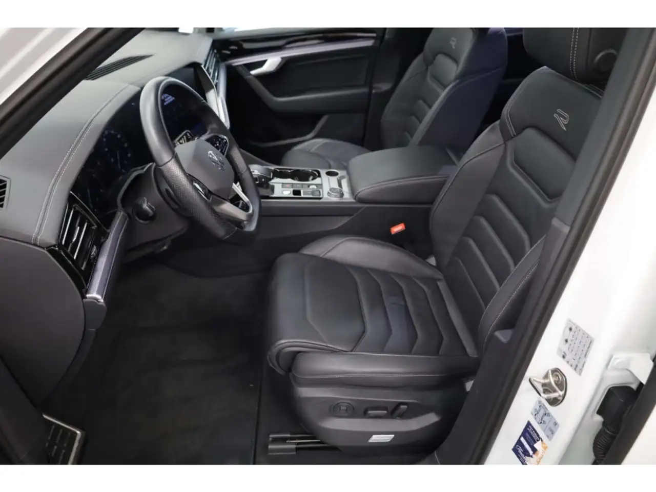 Volkswagen Touareg 3.0 TDI V6 4Motion R-Line DCP/NAV//LED 6