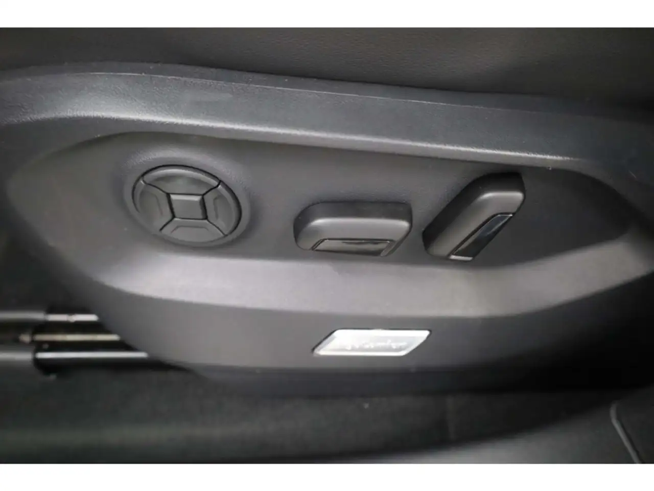 Volkswagen Touareg 3.0 TDI V6 4Motion R-Line DCP/NAV//LED 19