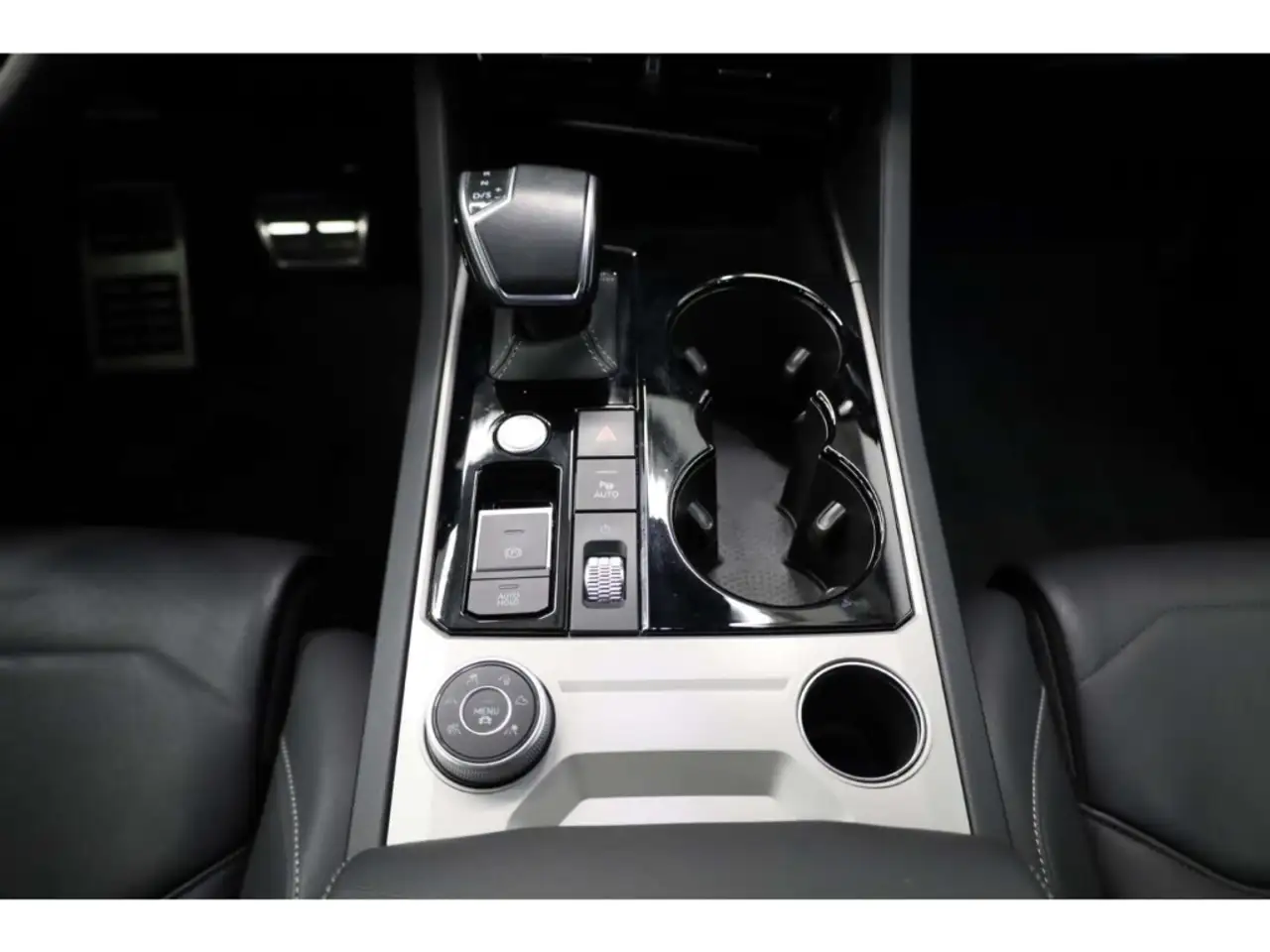 Volkswagen Touareg 3.0 TDI V6 4Motion R-Line DCP/NAV//LED 13