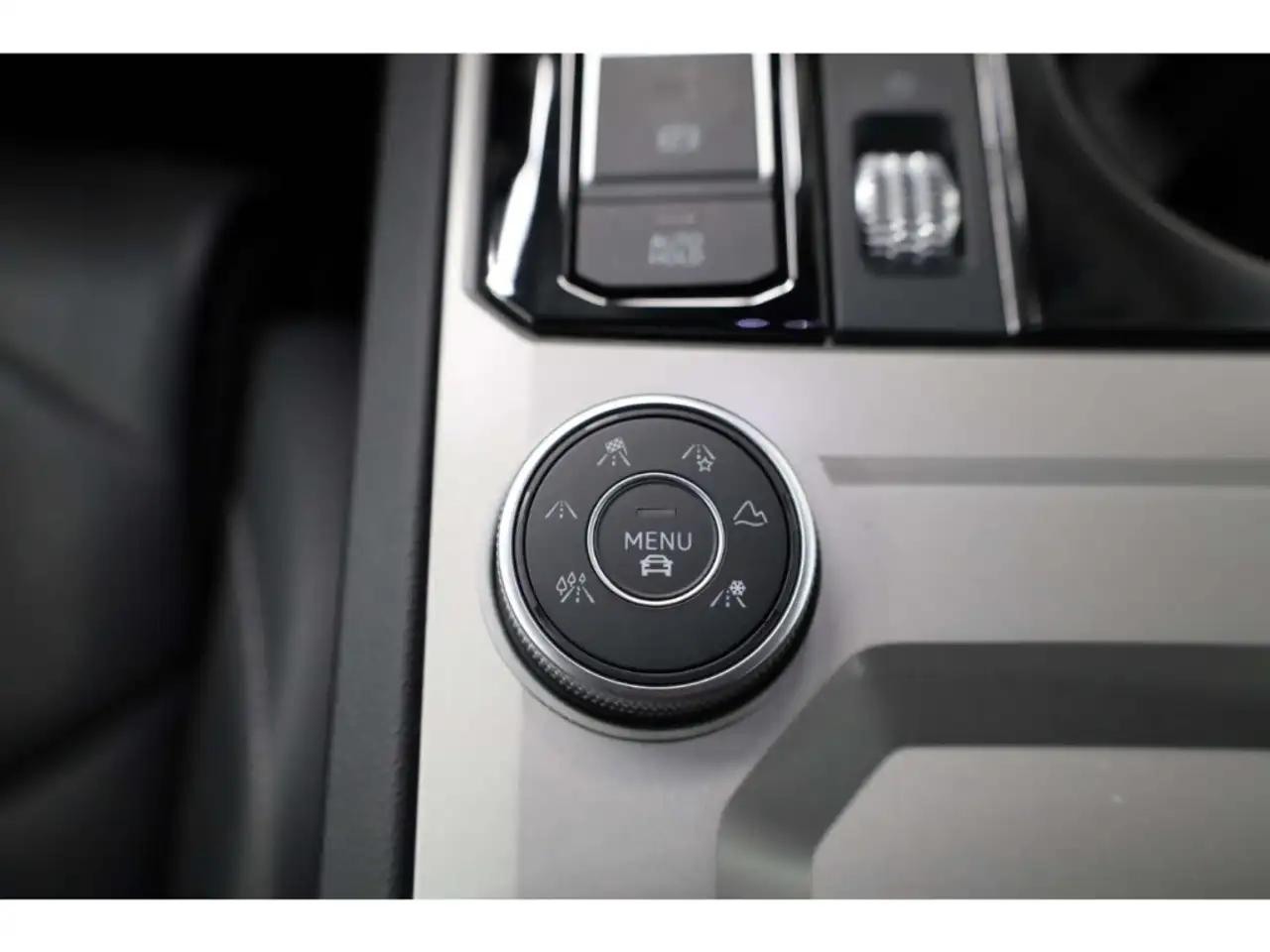 Volkswagen Touareg 3.0 TDI V6 4Motion R-Line DCP/NAV//LED 18