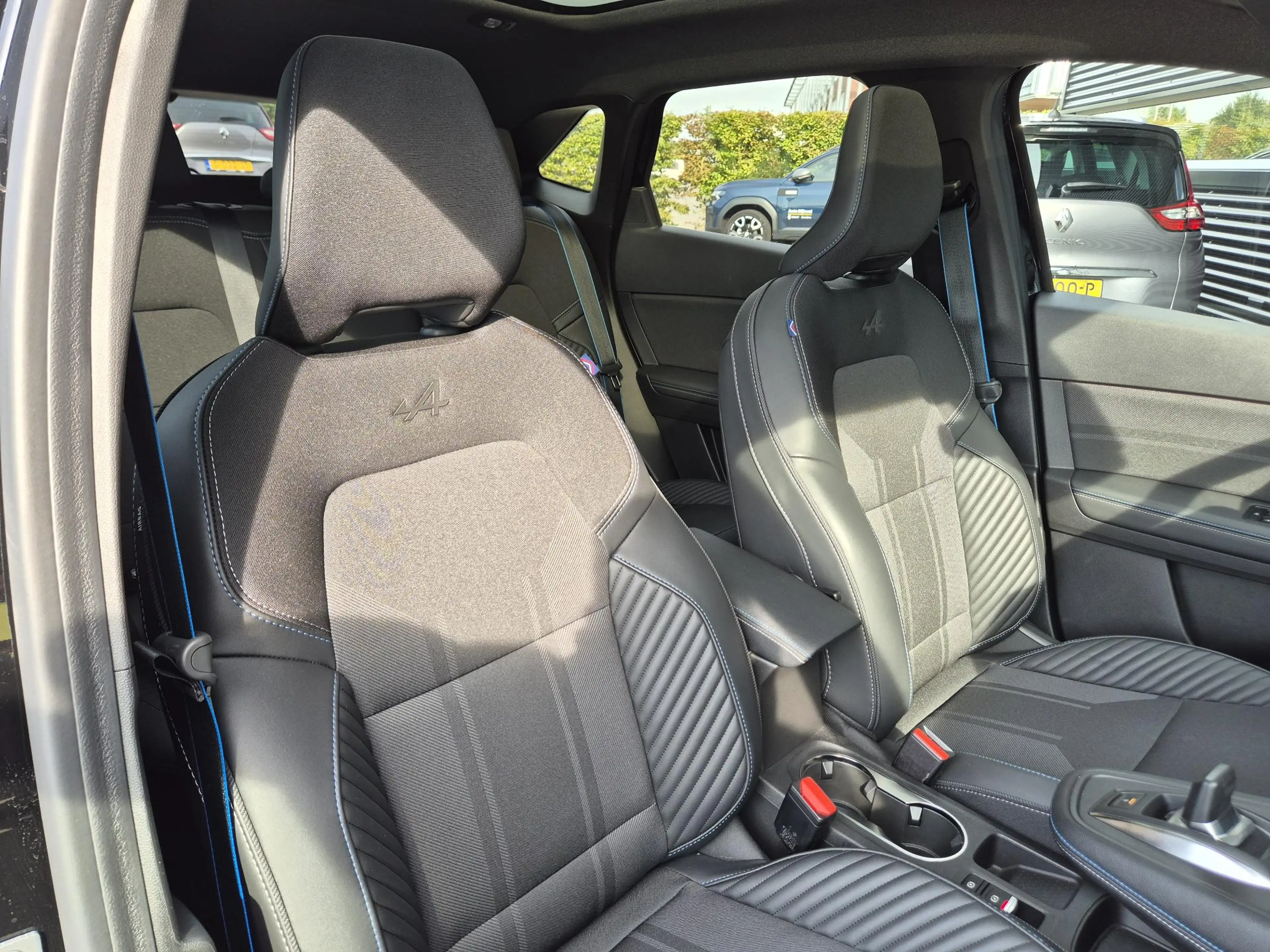 Renault Symbioz 1.8 E-Tech full hybrid 160 esprit Alpine Solarbay — photo 35