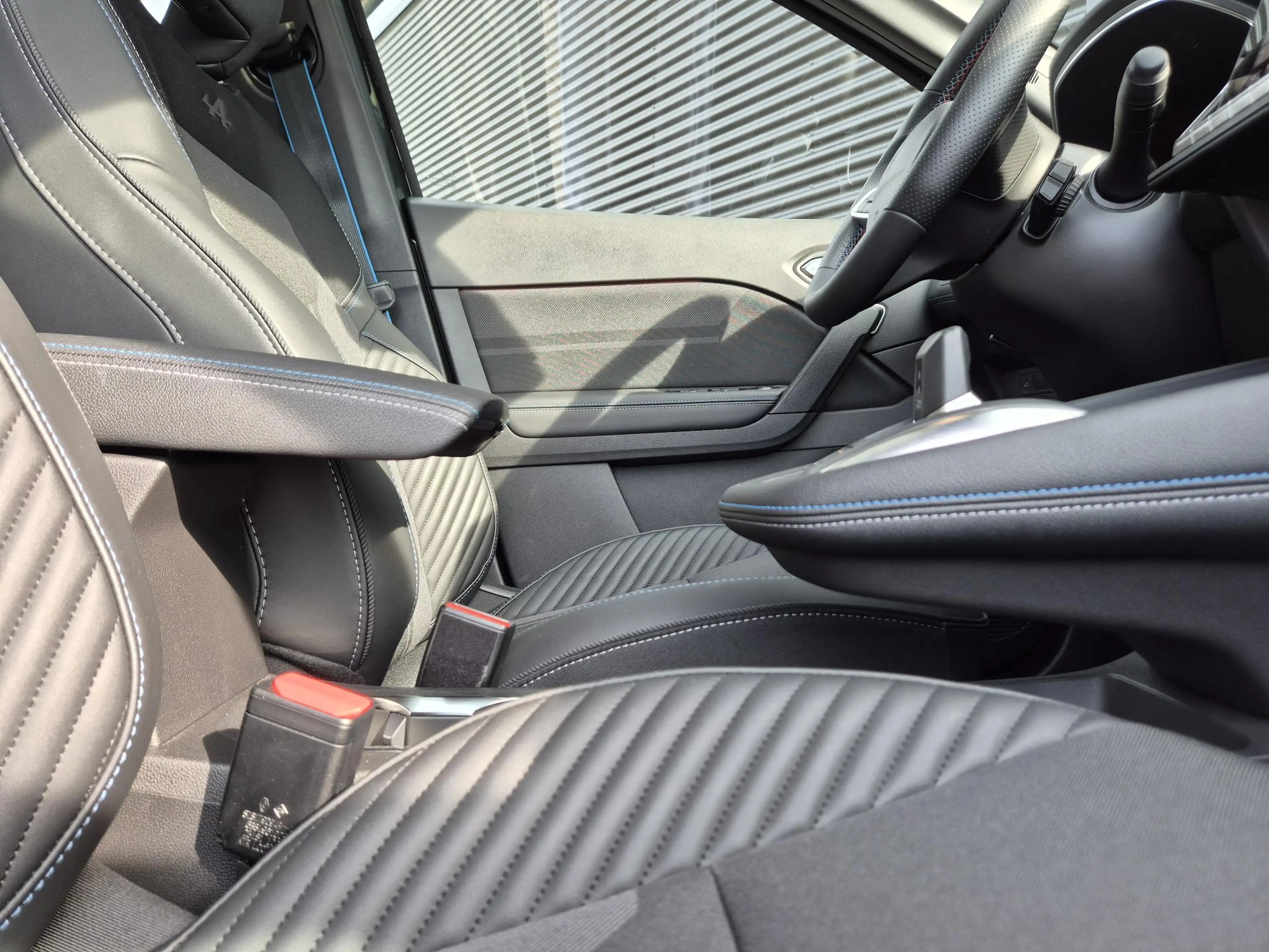 Renault Symbioz 1.8 E-Tech full hybrid 160 esprit Alpine Solarbay — photo 38