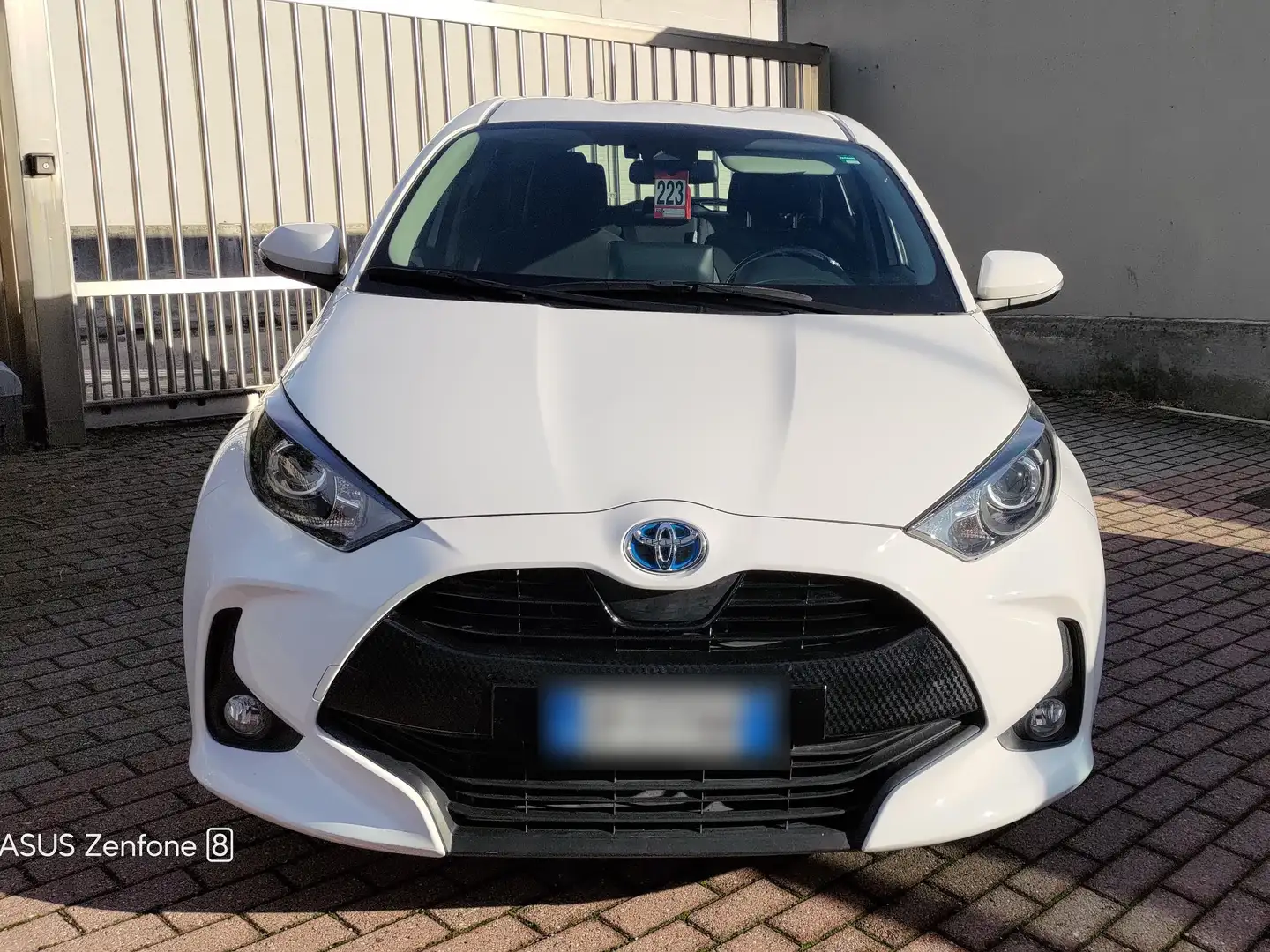 Toyota Yaris 1.5 Hybrid 5 porte Active Weiß - 2