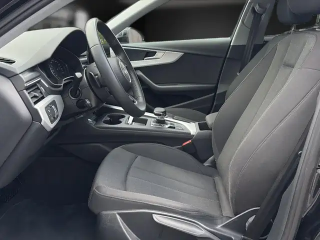 Audi A4 view 14