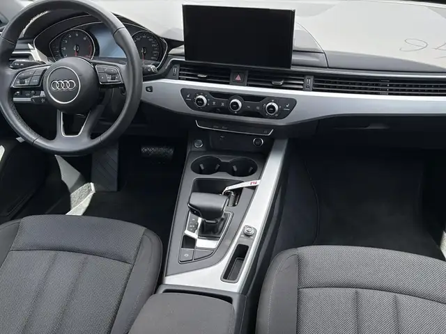 Audi A4 view 15