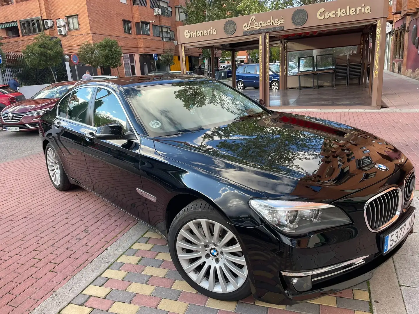 BMW 730 730dA xDrive Noir - 1