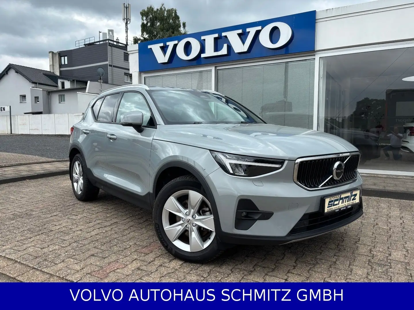 Volvo XC40 B4 Core AHK BLIS ACC Standheizung Grau - 1