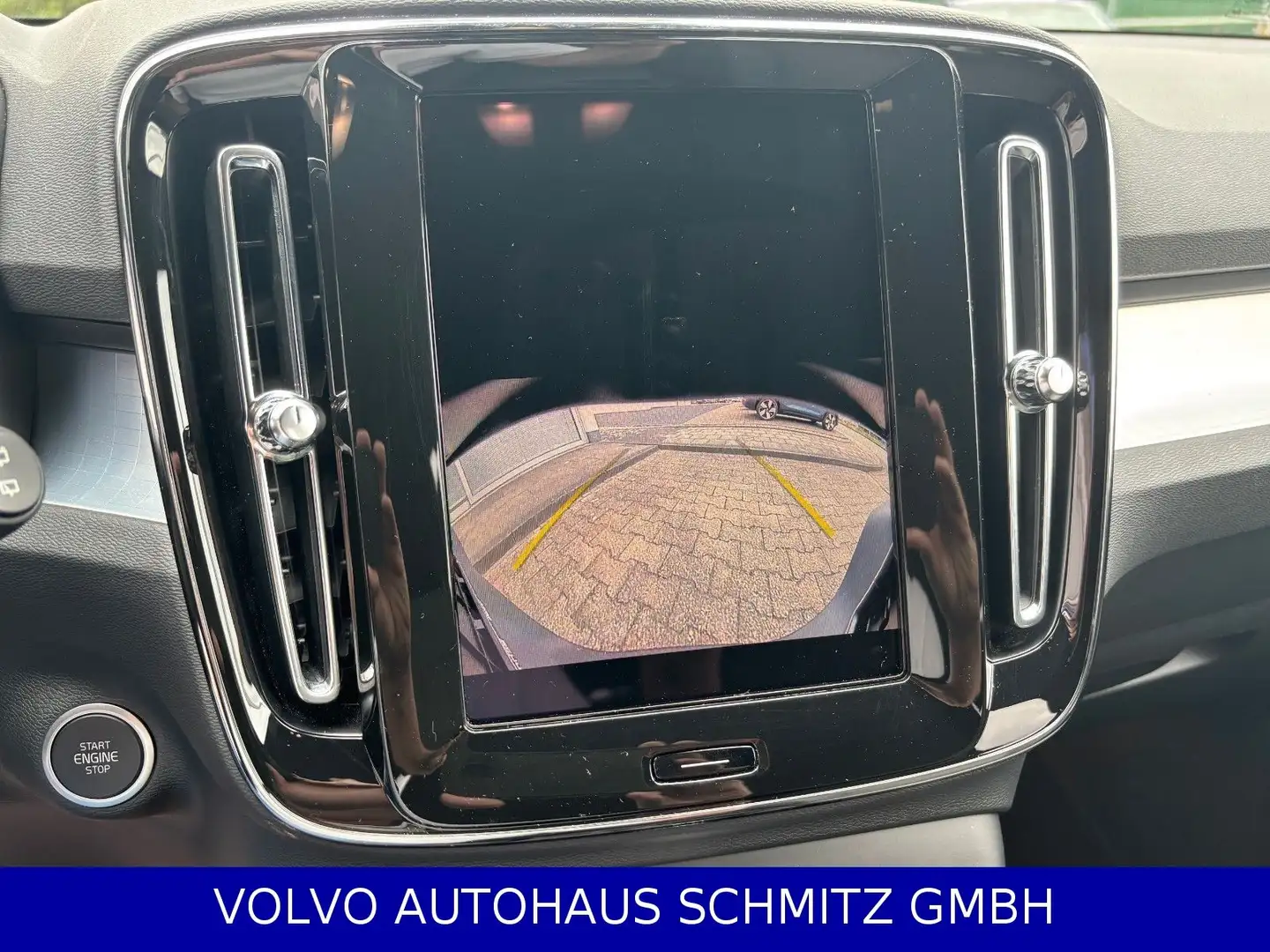 Volvo XC40 B4 Core AHK BLIS ACC Standheizung Grau - 2