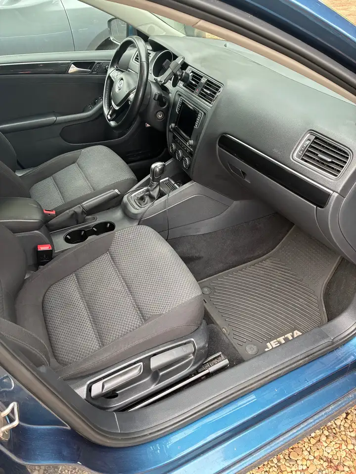 Volkswagen Jetta снимка Volkswagen Jetta
