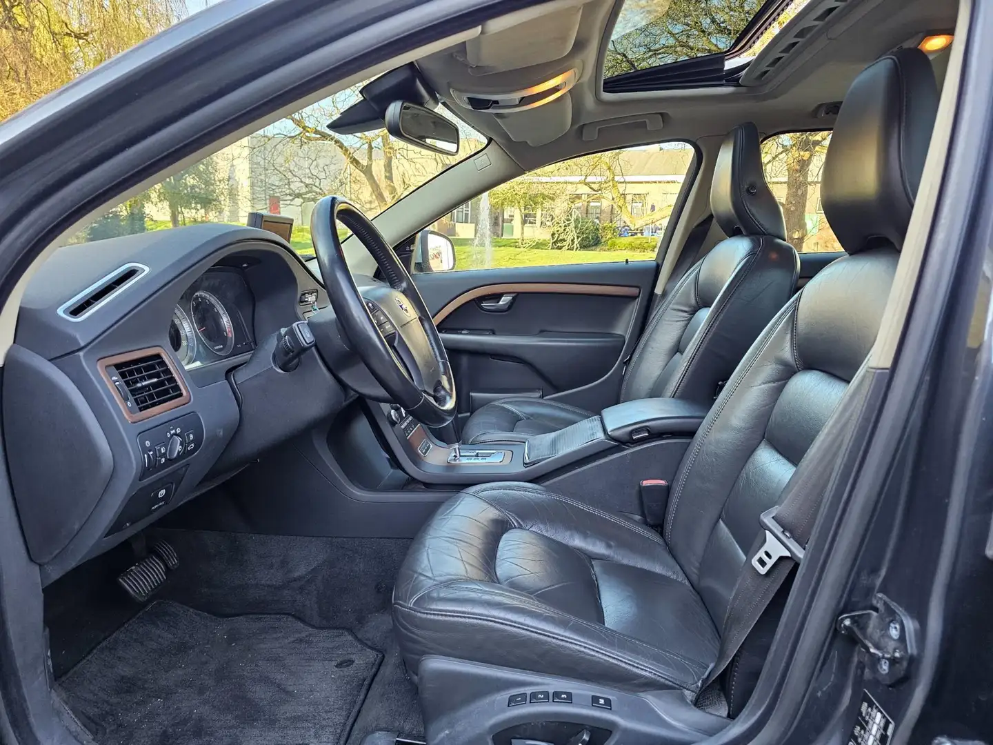Volvo V70 3.0 T6 AWD SUMMUM FULL-OPTiON XENON DAK LEDER Grijs - 2