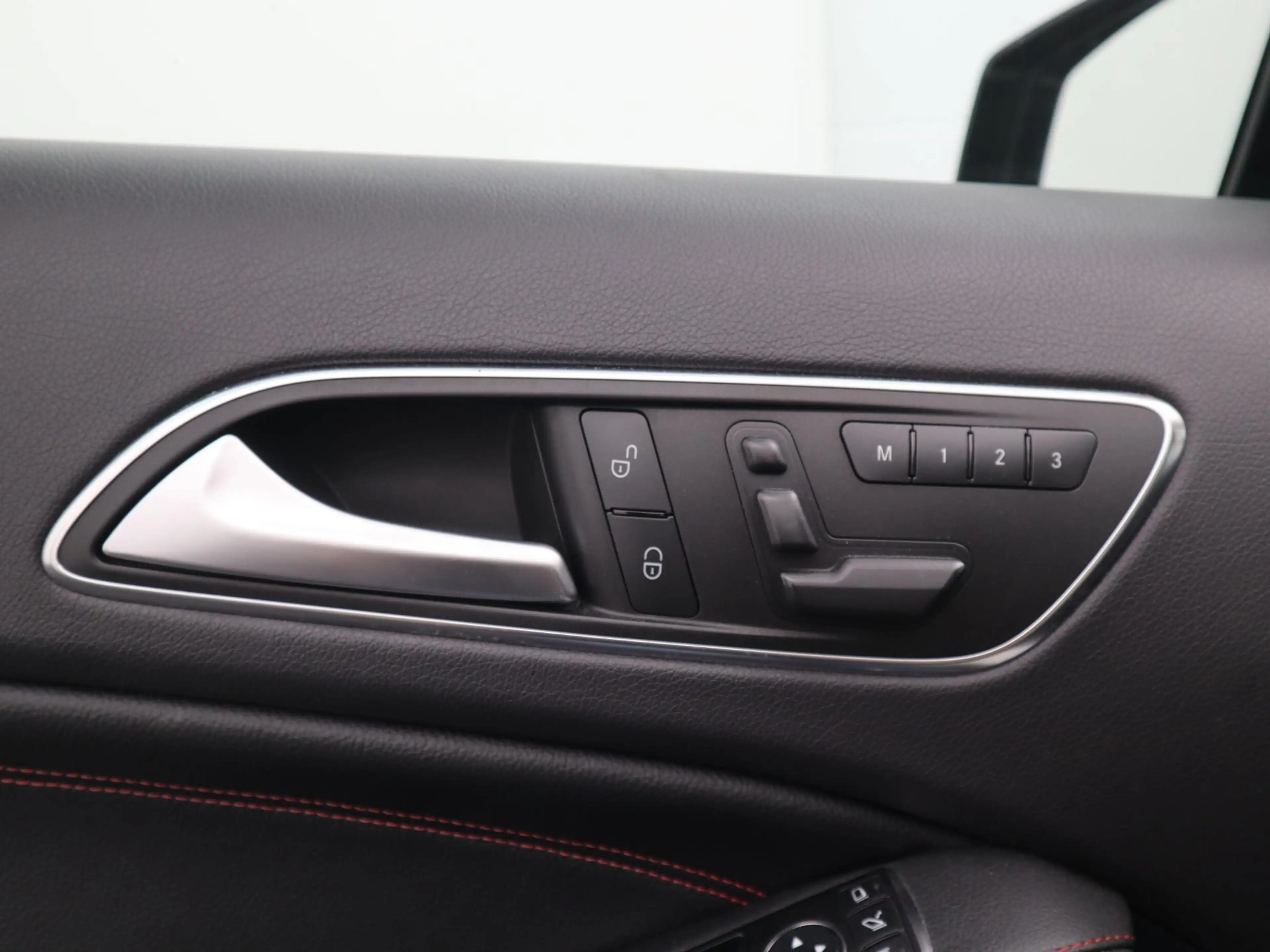 Mercedes-Benz A 45 AMG 4MATIC ORIG NL / DEALER OH / MILLTEK / PANORAMADAK — photo 38