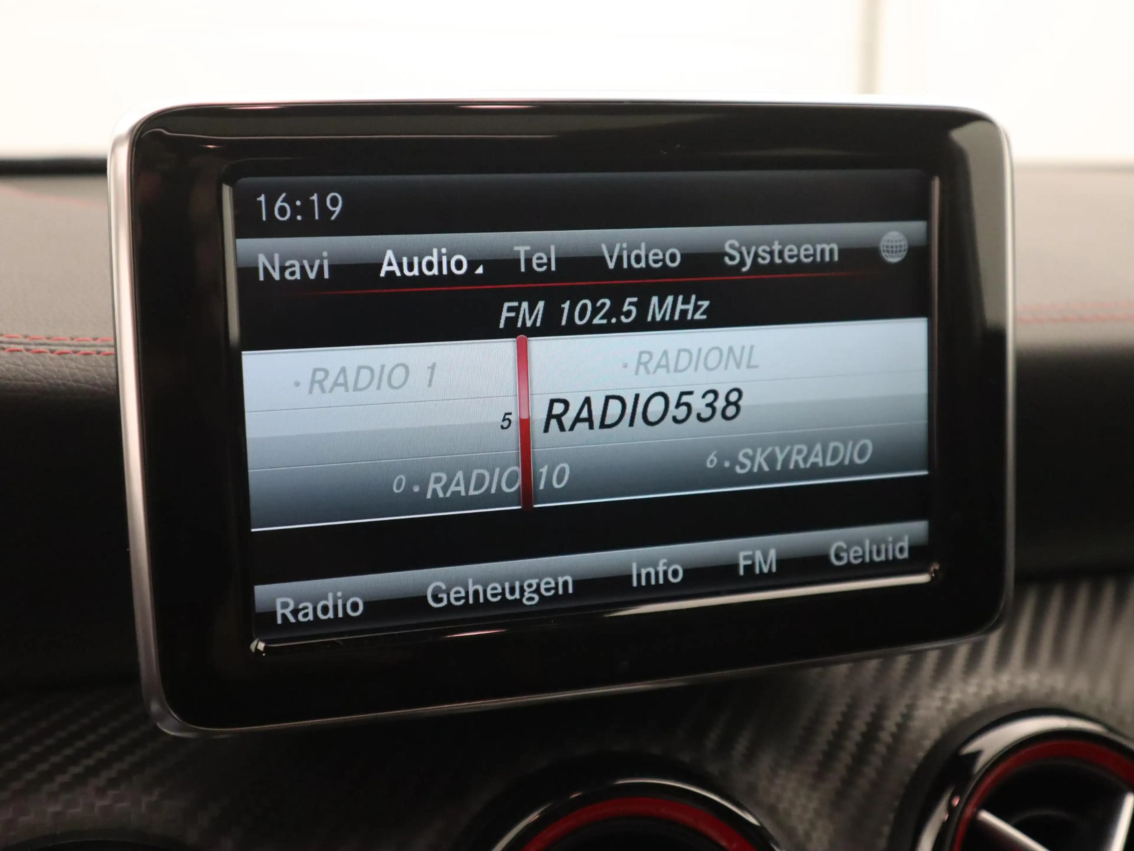 Mercedes-Benz A 45 AMG 4MATIC ORIG NL / DEALER OH / MILLTEK / PANORAMADAK — photo 10