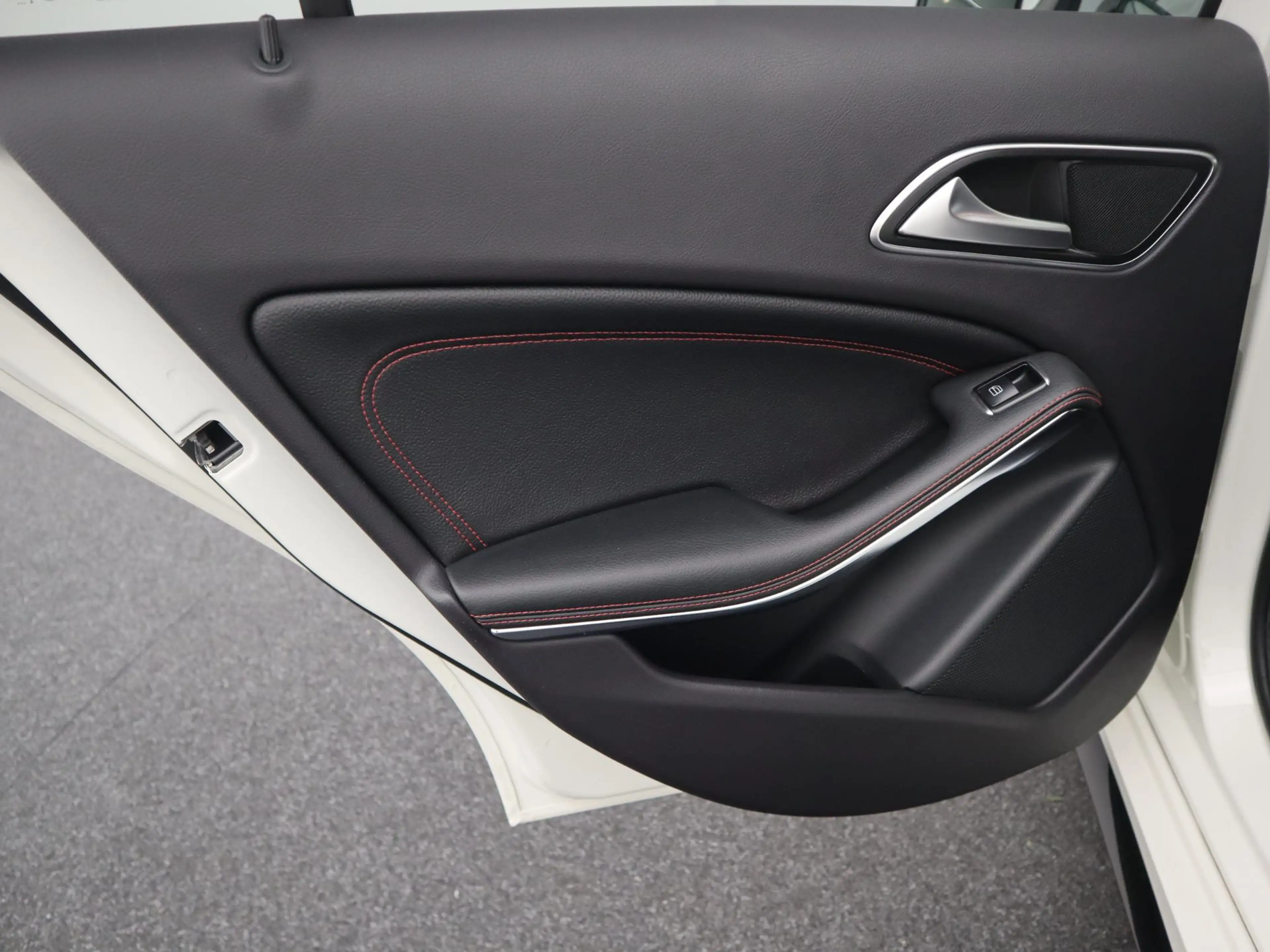 Mercedes-Benz A 45 AMG 4MATIC ORIG NL / DEALER OH / MILLTEK / PANORAMADAK — photo 40