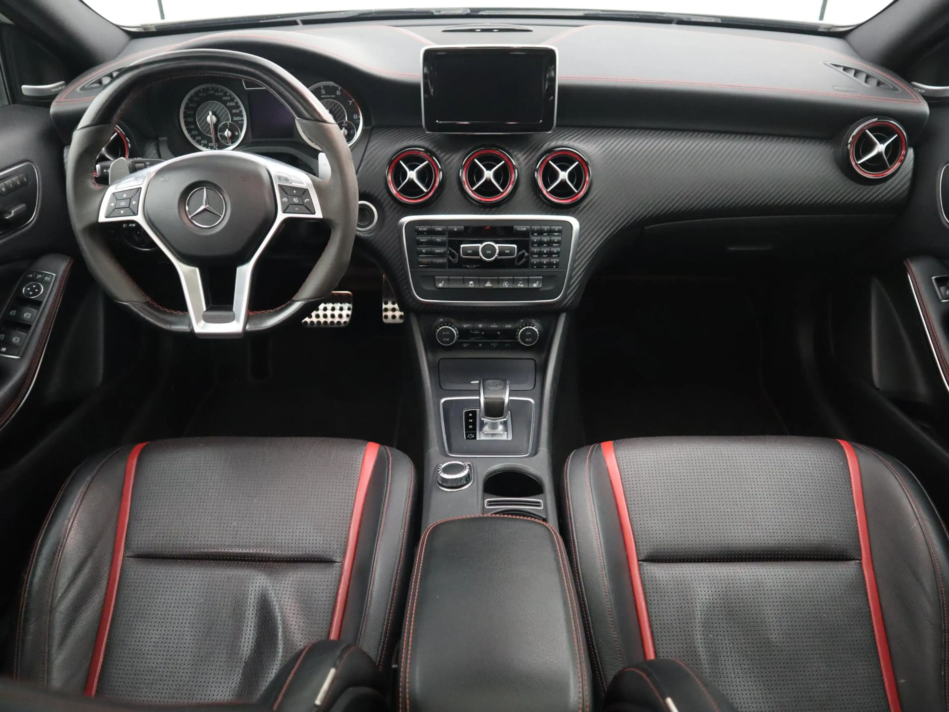 Mercedes-Benz A 45 AMG 4MATIC ORIG NL / DEALER OH / MILLTEK / PANORAMADAK — photo 25
