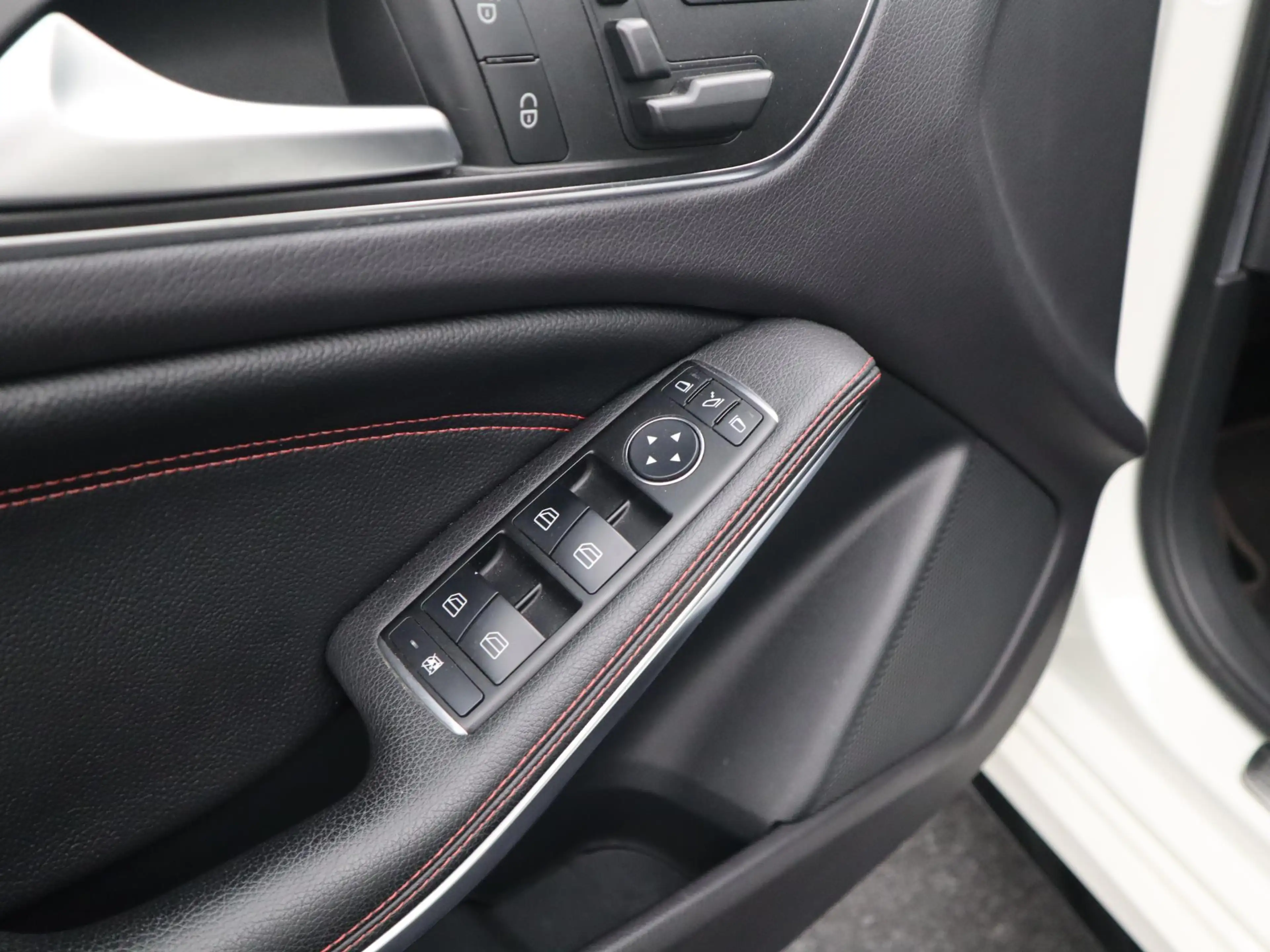 Mercedes-Benz A 45 AMG 4MATIC ORIG NL / DEALER OH / MILLTEK / PANORAMADAK — photo 33