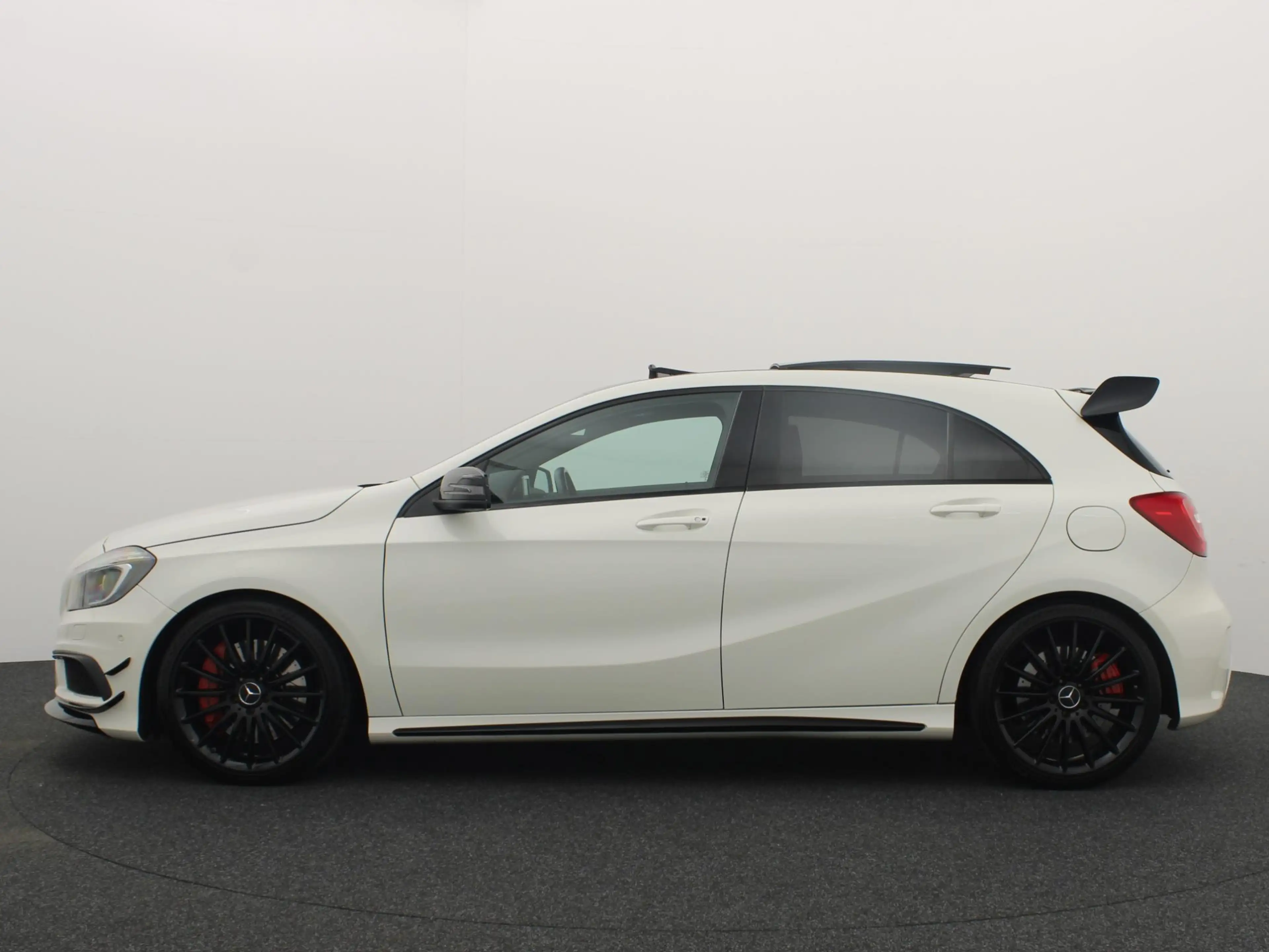 Mercedes-Benz A 45 AMG 4MATIC ORIG NL / DEALER OH / MILLTEK / PANORAMADAK — photo 2