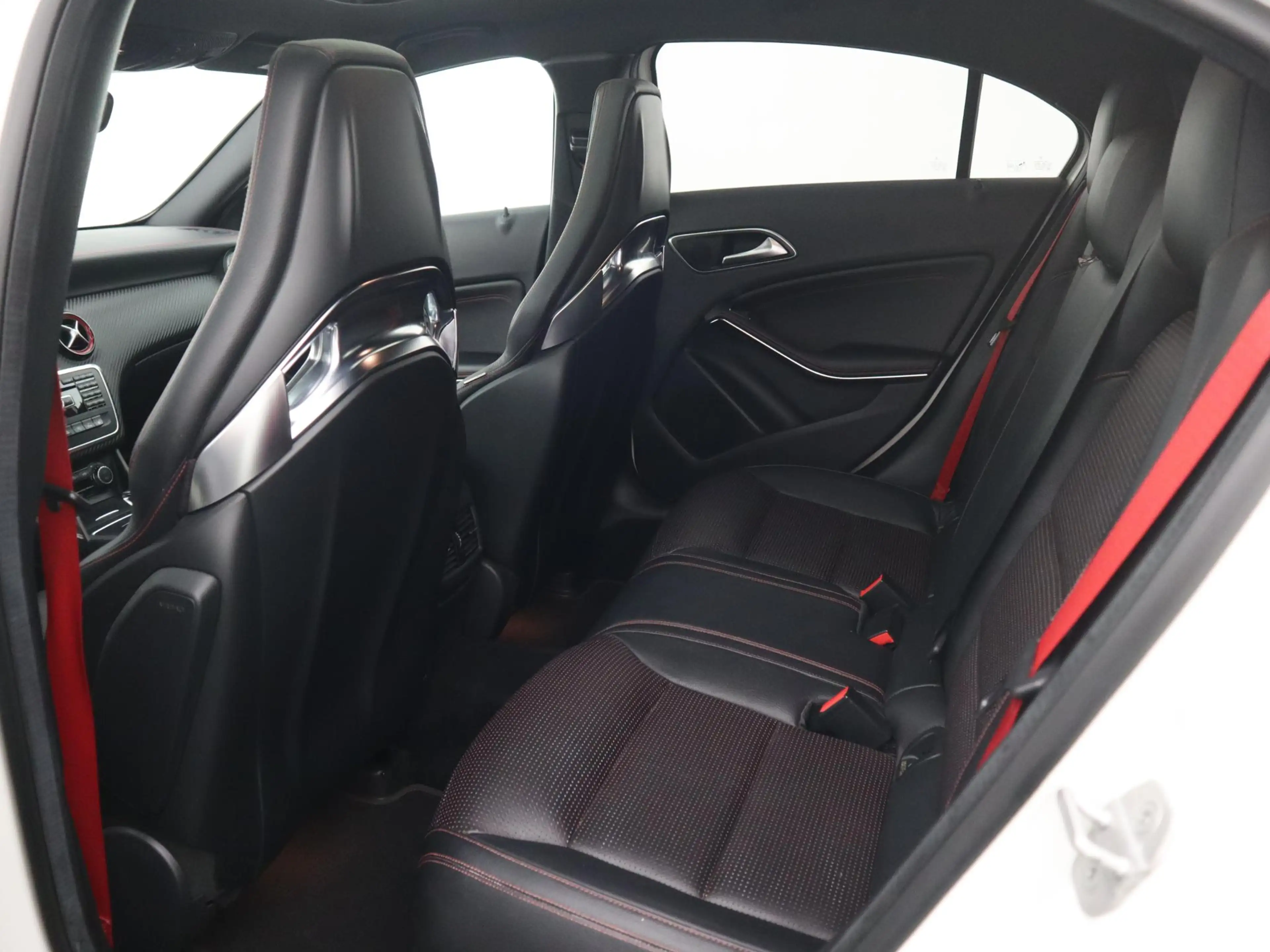 Mercedes-Benz A 45 AMG 4MATIC ORIG NL / DEALER OH / MILLTEK / PANORAMADAK — photo 41