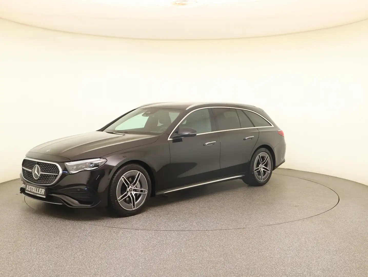 Mercedes-Benz E 450 T 4M AMG Line MBUX+Led+Pano+AHK+WiPa+Distr Schwarz - 2