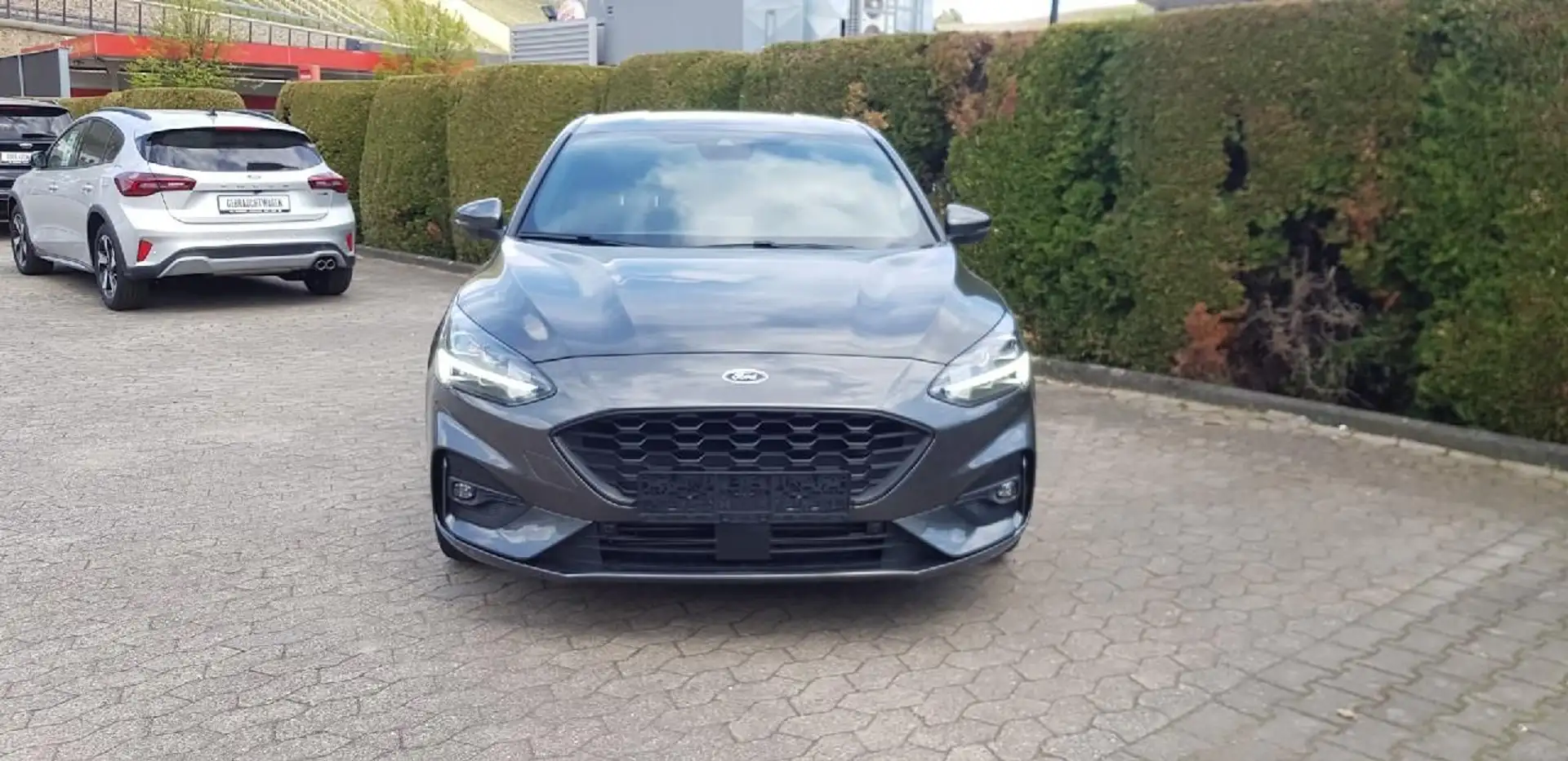 Ford Focus Lim. ST-Line Grau - 1
